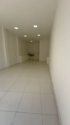 Aluga se 2 lojas no centro de Manguinhos (preço a combinar)