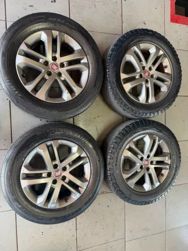 Rodas 17 Fiat toro original + pneus