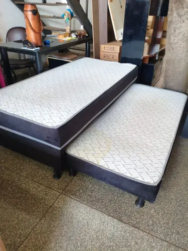 Cama box de solteiro com auxiliar bem conservado ((ENTREGO GRATIS))