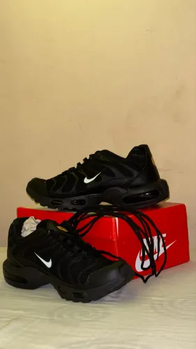 Tênis Tn Nike preto