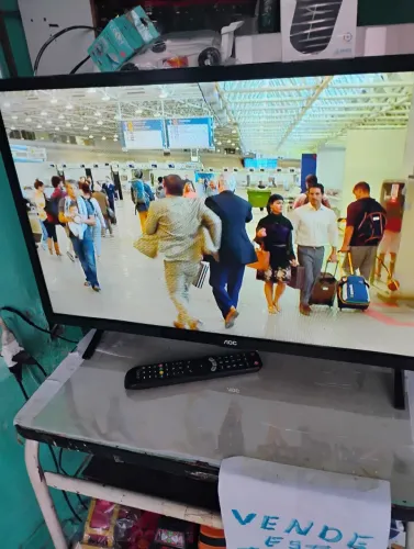 Televisão AOC 32 POLEGADAS COM CONTROLE FUNCIONANDO SEM DEFEITO