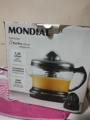 Espremedor de laranja. Novo.