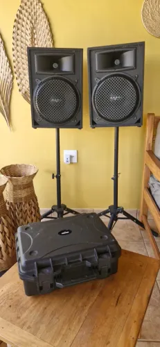 Kit 2 caixas som acústicas 840 w passiva + mesa de som amplificada 6 canais 110V