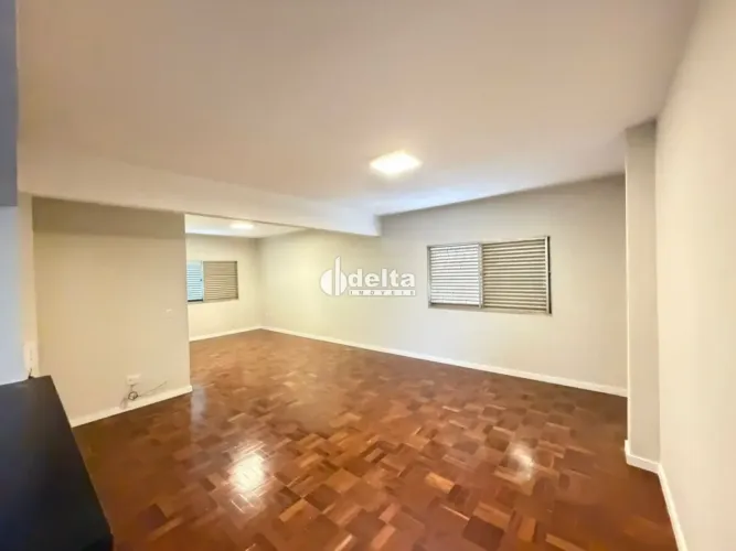 Apartamento com 3 quartos sendo 1 suíte disponível para venda no bairro Martins em Uberlân