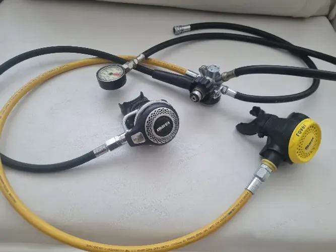 Regulador de mergulho completo mares
