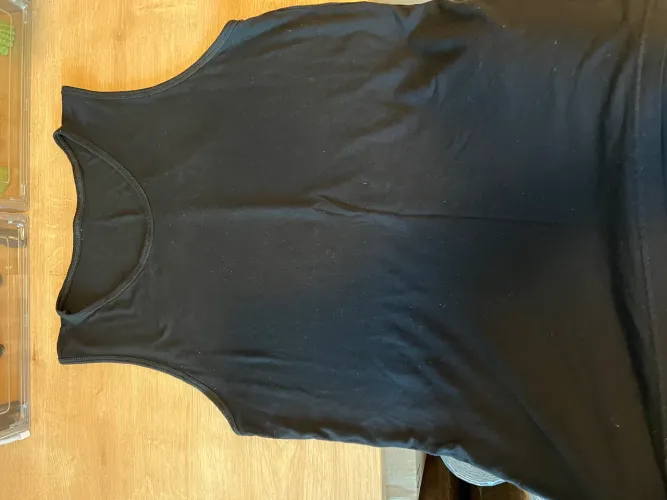 Regata preta malha fria veste bem P