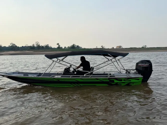Lancha 6m com Motor Mercury 60HP 2024 - Apenas 500 Horas de Uso! ?