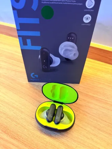Fone de Ouvido Logitech G FITS True Wireless Preto - Usado