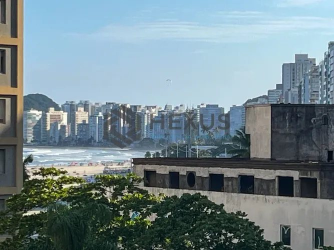 Apartamento com varanda vista mar e lazer na beira mar da Praia das Pitangueiras, Guaruja