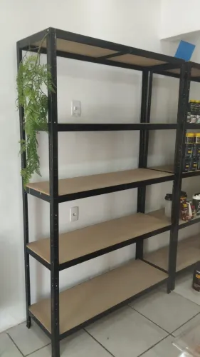 VENDE-SE ESTANTE DE AÇO E MADEIRA