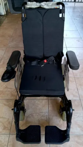 Cadeira de rodas elétrica motorizada 