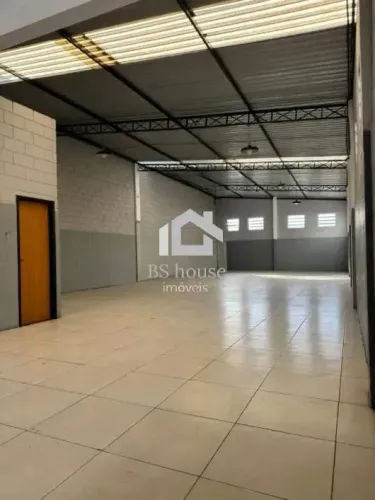 Galpão/Depósito/Armazém e 2 banheiros para Alugar, 700 m²