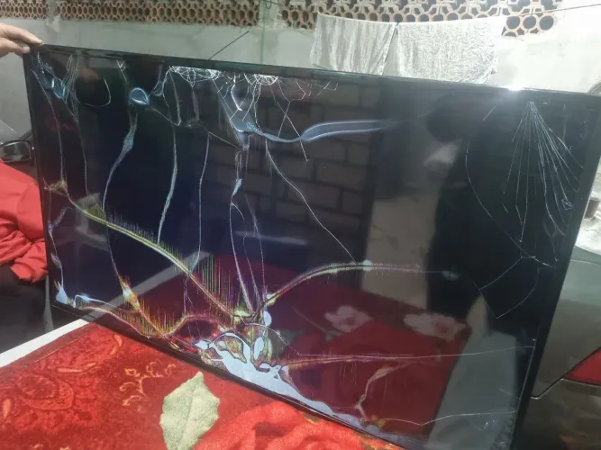 Tv Samsung 58 polegadas, display quebrado