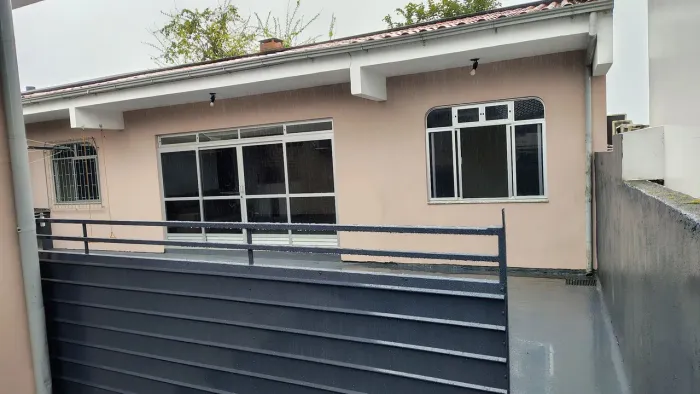 Casa 2Q com pátio individual Real Parque