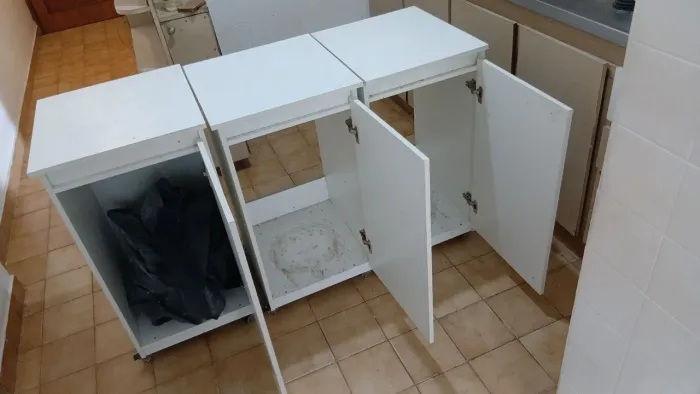 Armário de cozinha em três partes