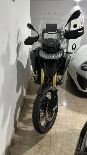 TRIUNPH BLACK EDITION