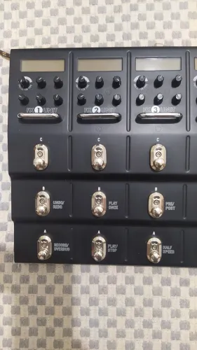 Pedaleira Stomp Box Line 6 M13