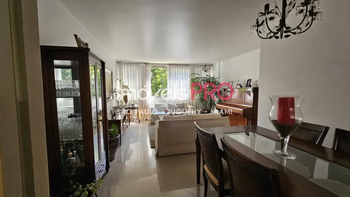 132m² na Rua Canário com 1 vaga.