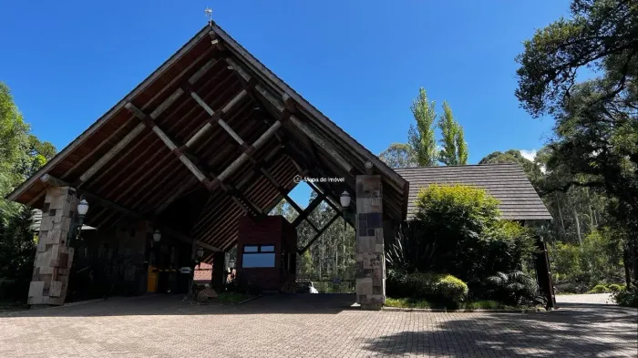 Luxuosa casa á venda no Condomínio Pinheiro Grosso em Canela