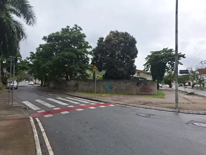 Terreno à Venda com 961 m² em Piratininga - Niterói/RJ.