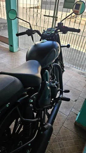 CLASSIC 350 - STEALTH BLACK (18KM APENAS)