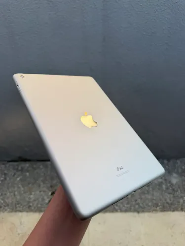 iPad 9ª Geração ? 64GB ? Silver