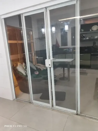 Porta de vidro 4 folhas com tela