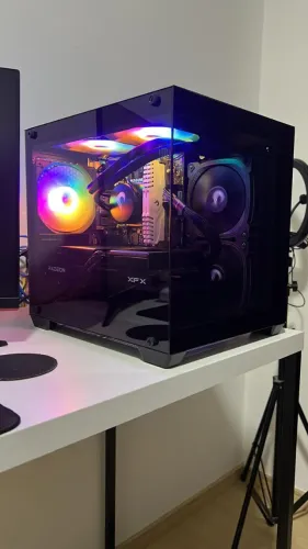 PC gamer Intel i5 12400F e Radeon 9060 8GB
