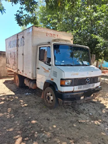 Caminhão a venda, Mercedes benz 710 plus