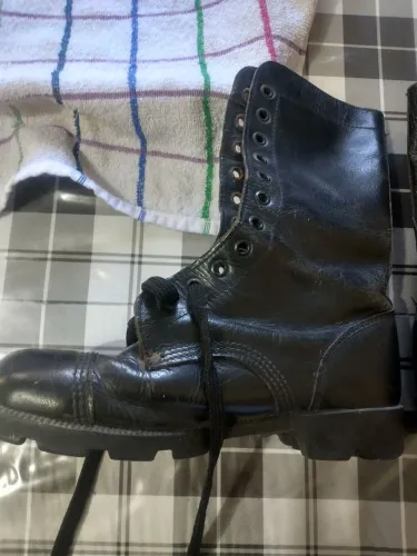 Bota em couro legítimo 39 forma pequena usa melhor em 37 38
