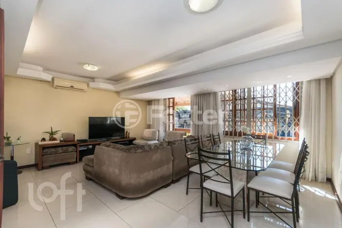 Casa à venda em Vila Ipiranga com 385 m², 3 quartos, 1 suíte, 4 vagas