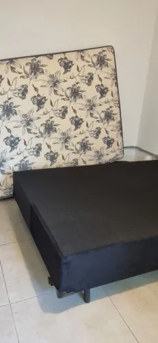 Cama box + colchão de casado (usado 3 vezes apenas)