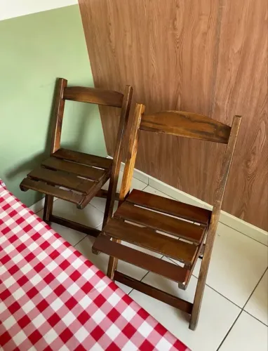 Conjunto 4 cadeiras de madeira