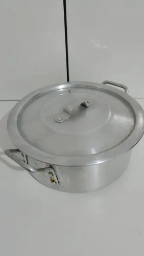 Panela grande de alumínio 