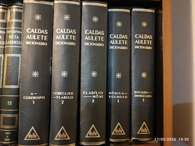 Coleção completa do Dicionário Caldas Aulete. Edição de 1958.