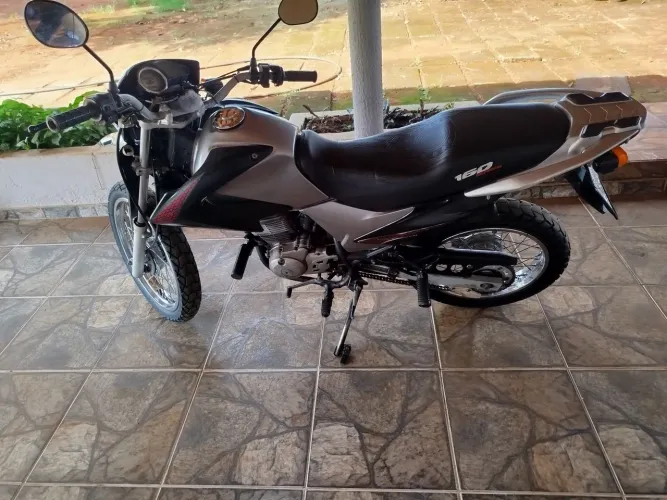 Bros em ótimo estado de conservação, motor revisado em pouco tempo, só tranferir 