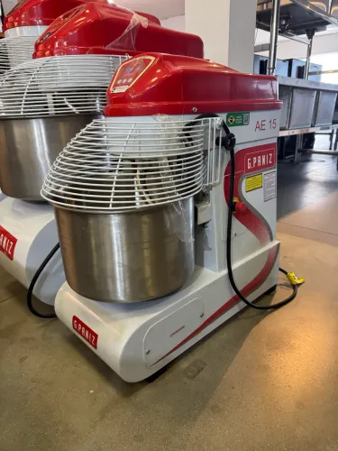 Amassadeira Espiral 15kg 3 velocidades trifásica 220v nova 