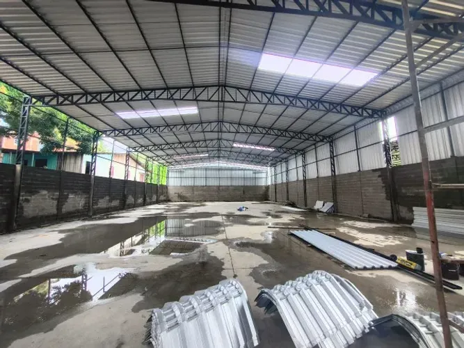 Galpões no Parque das Laranjeiras com 700m² cada