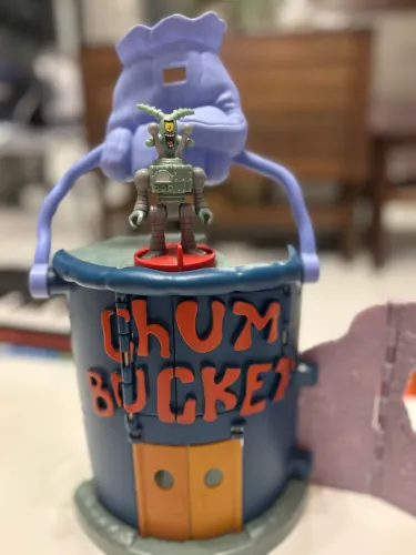 Brinquedo: Siri cascudo  e Casa do Bob Esponja .