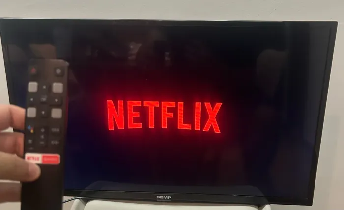 OPORTUNIDADE! Smart TV 32? SEMP TCL + Controle