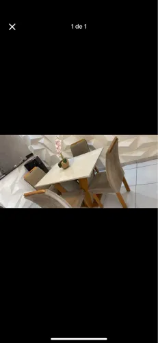 Vendo mesa semi nova com algumas marcas de uso
