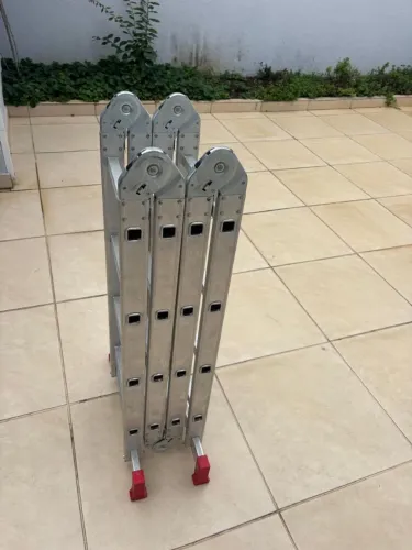 Escada de alumínio Dobrável 