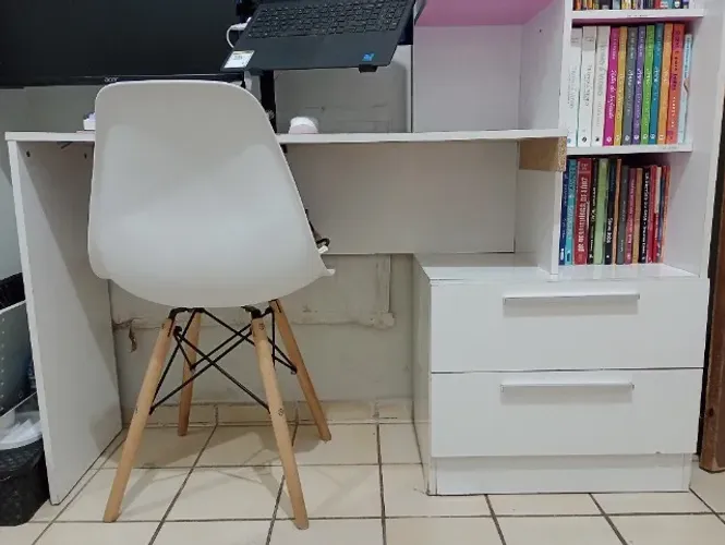 Mesa de escritório com estante - R$ 180 (valor negociável)