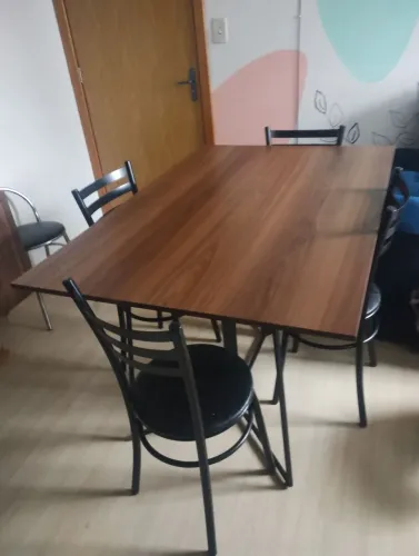 Mesa com 4 cadeiras