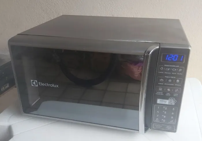 Microondas Eletrolux espelhado de 27  litros