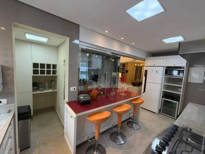 Excelente apartamento todo reformado com moveis de primeira linha e localização privilegia
