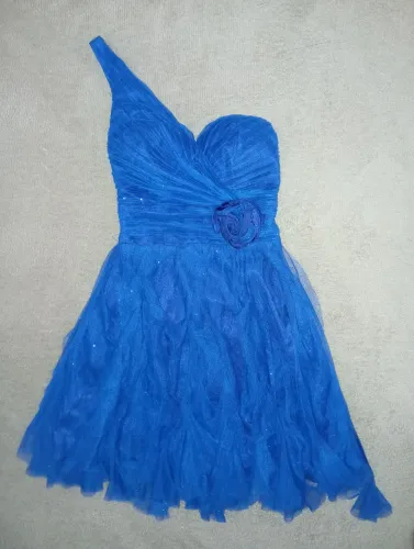 Vestido de Festa Azul com brilho e Véu. Tam - p. Elegante, delicado e em ótimo estado.