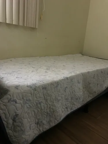 Vendo cama de solteiro pouco usada 