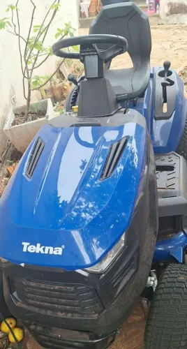 Trator cortador de grama Tekna