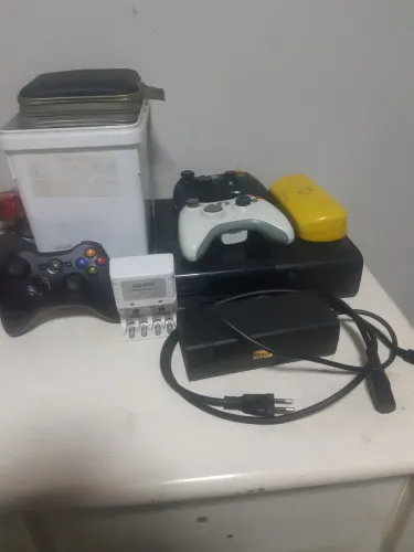 XBOX 360 desbloqueado 3 controles jogos pilhas recarregáveis e carregador 